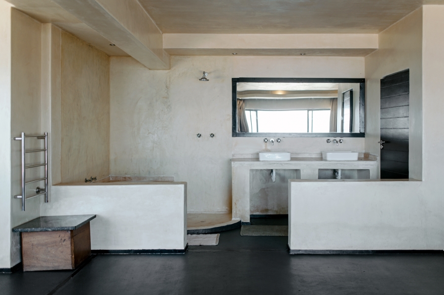 8 Bedroom Property for Sale in Pringle Bay Western Cape